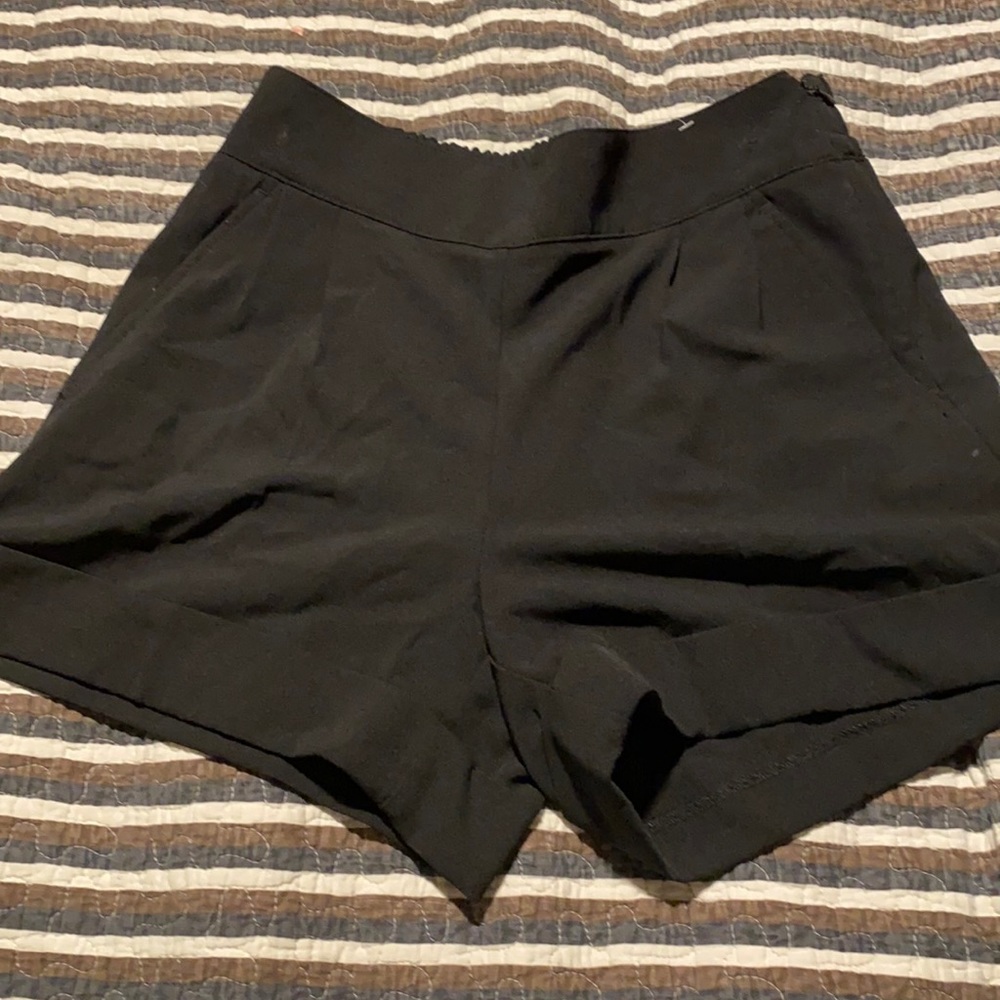 New no tag black dress shorts w/stretchy waistband